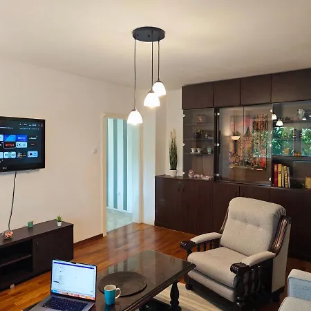 Nirvana Apartment *